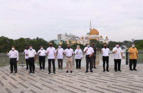 DATUK SERI AMIRUDIN SHARI