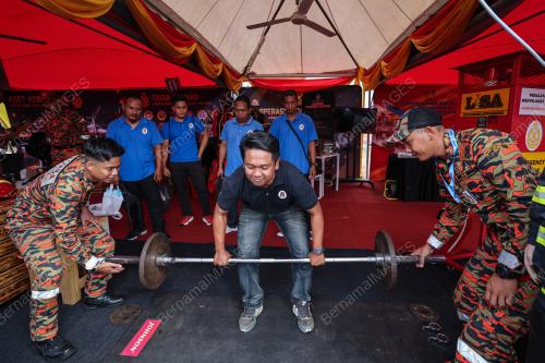 PAMERAN ASET PERTAHANAN DAN AGENSI BERUNIFORM NEGARA