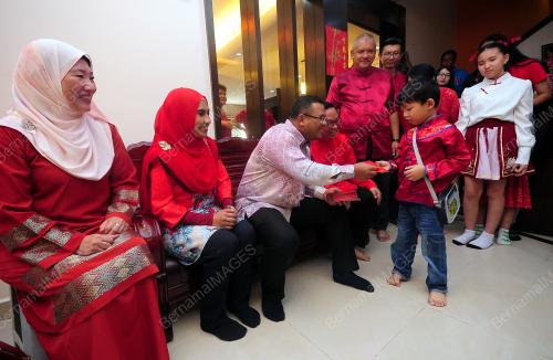 AMIRUDIN SHARI