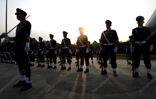 SG03_25032012_PERIKSA_BARISAN1