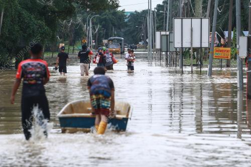BANJIR KILAT DI KAMPUNG BUKIT CHANGGANG, BANTING