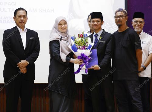 FADHLINA SIDEK
