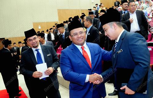 AMIRUDIN SHARI