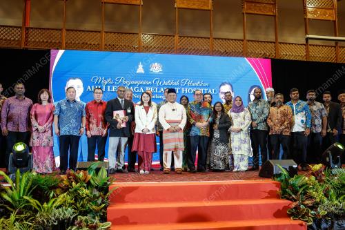 DATUK SERI AMIRUDIN SHARI
