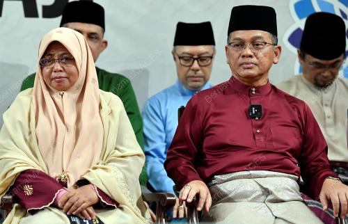 DATUK MOHD NA'IM MOKHTAR