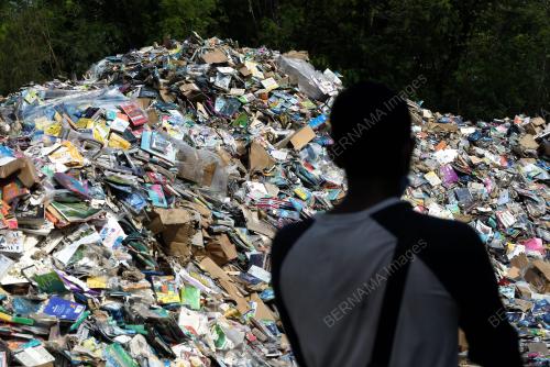 TINJAUAN GUDANG BUKU SELEPAS DILANDA BANJIR