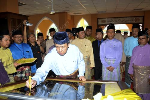 SULTAN SHARAFUDDIN IDRIS SHAH
