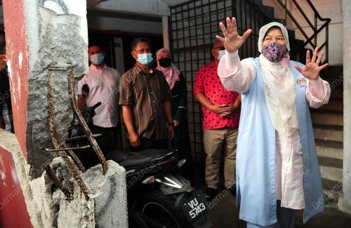 ZURAIDA KAMARUDDIN