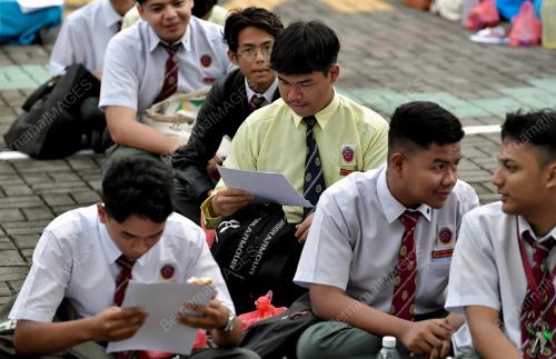 HARI PERTAMA SPM 2023