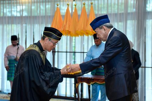 SULTAN SHARAFUDDIN IDRIS SHAH