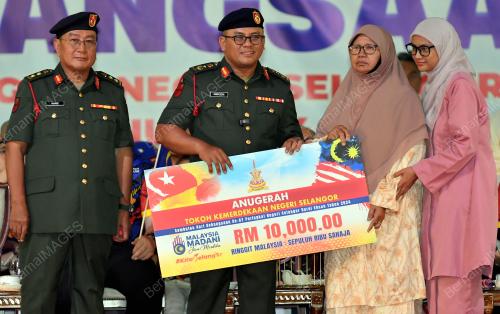 DATUK SERI AMIRUDIN SHARI