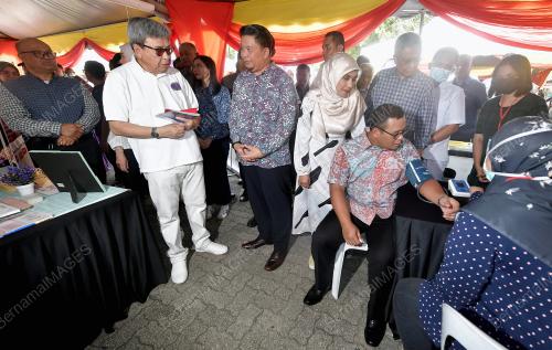SULTAN SHARAFUDDIN IDRIS SHAH