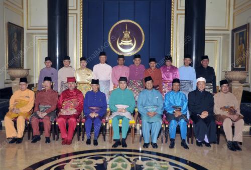 SULTAN SHARAFUDDIN IDRIS SHAH