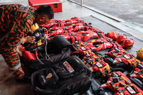 BOMBA DAN PENYELAMAT