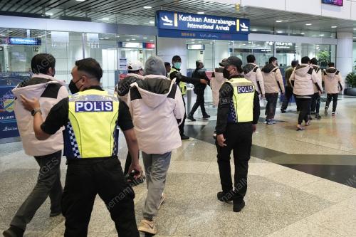 RAKYAT MALAYSIA TERKANDAS