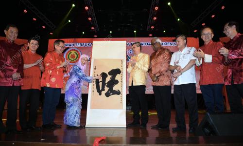 DATUK SERI DR WAN AZIZAH WAN ISMAIL