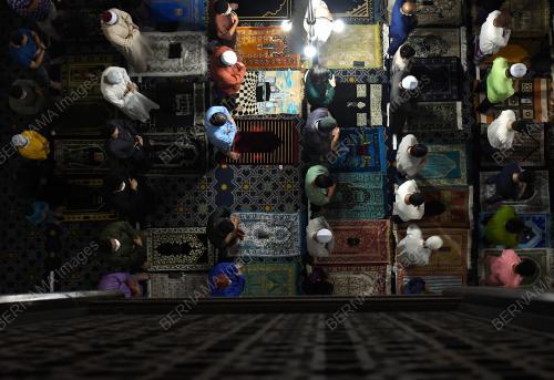 TINJAUAN HARI PETAMA SOLAT TARAWIH