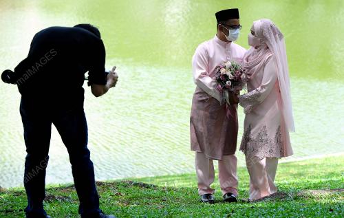 TINJAUAN PELITUP SEPARUH MUKA