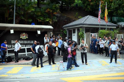SG04_02102017_MAHKAMAH