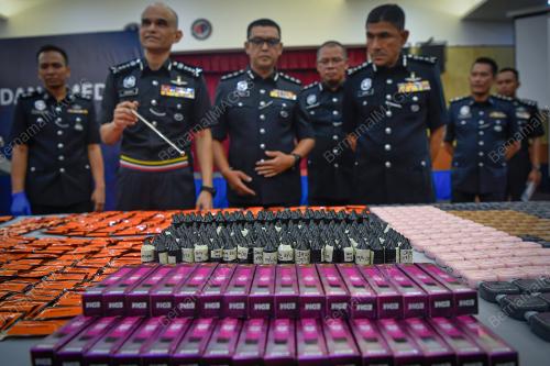 DATUK SHAZELI KAHAR