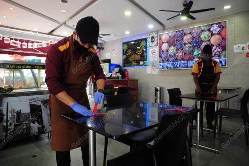 TINJAUAN RESTORAN MEMBUAT PERSIAPAN UNTUK PKPB