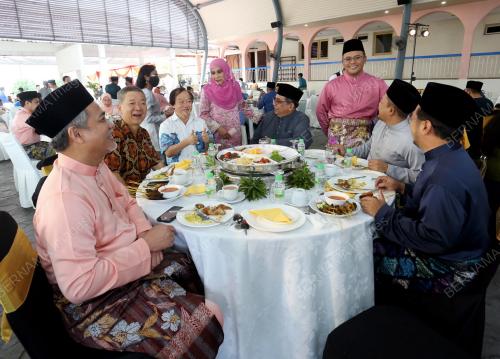 DATUK SERI AMIRUDIN SHARI