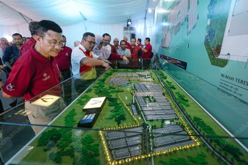 DATUK SERI AMIRUDIN SHARI