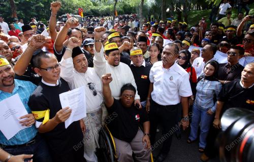 SERAH MEMO KEPADA SULTAN