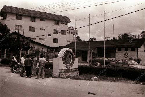 TEMBAK MENEMBAK