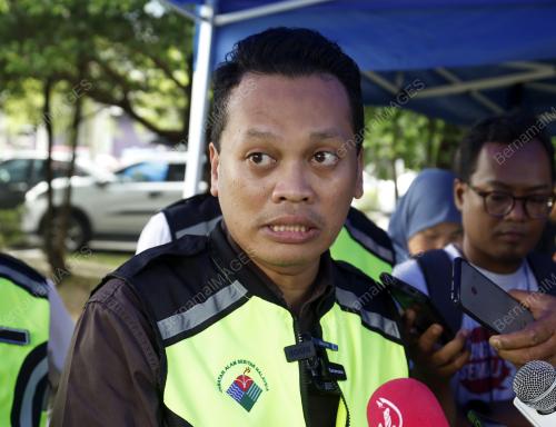 NIK NAZMI NIK AHMAD