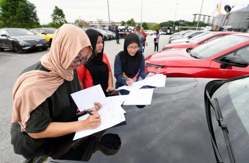 PENYERAHAN KENDERAAN CHERY KEPADA MANGSA KEBAKARAN