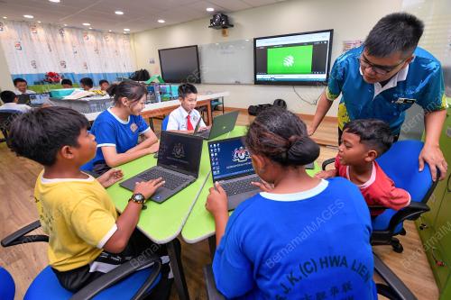 PROJEK SUBMARINE CABLE SYSTEM OLEH MCMC