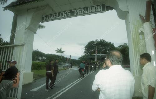 SG04_05022016_MONA_GANTUNG