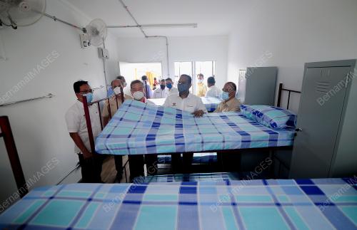 UPACARA PECAH TANAH PUSAT PENGINAPAN PEKERJA