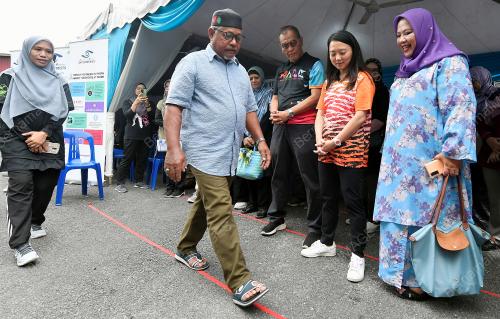 KARNIVAL KESIHATAN WARGA EMAS