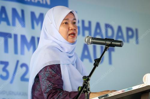 FADHLINA SIDEK