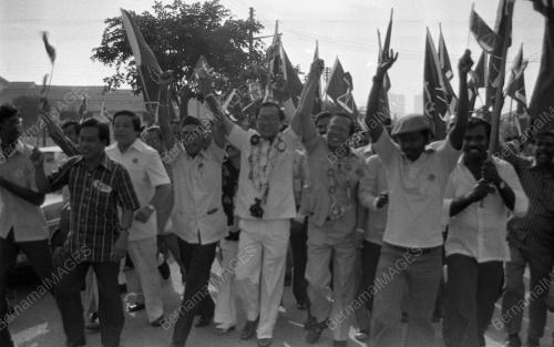 HARI PENAMAAN CALON