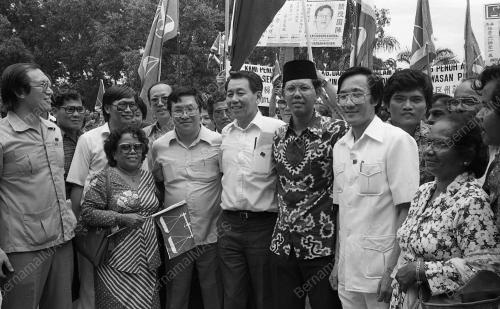HARI PENAMAAN CALON PETALING