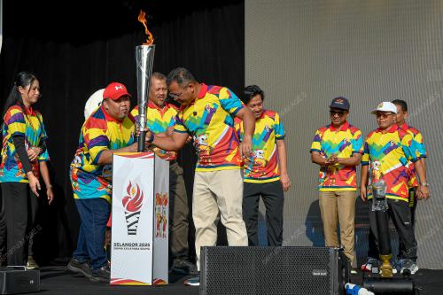 DATUK SERI AMIRUDIN SHARI