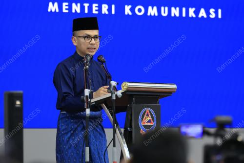 DATUK FAHMI FADZIL