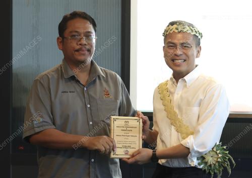 FAHMI FADZIL