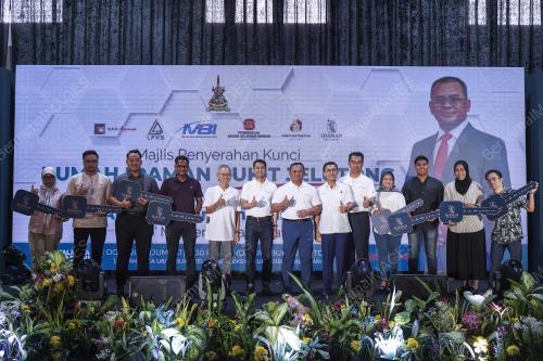 DATUK SERI AMIRUDIN SHARI