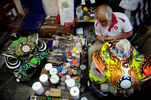TEMPAHAN PATUNG TARIAN SINGA KETIKA PKP