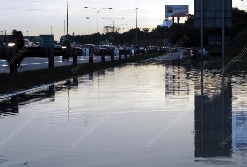 SG04_09042012_BANJIR_KILAT