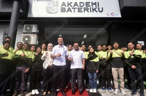 DATUK SERI AMIRUDIN SHARI