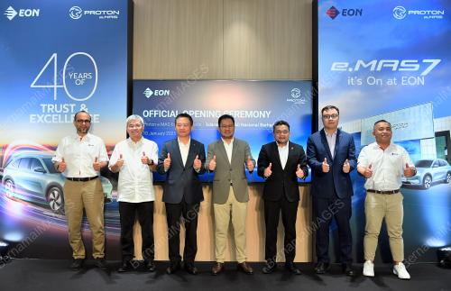 PEMBUKAAN RUANG PAMERAN PERTAMA PROTON E.MAS