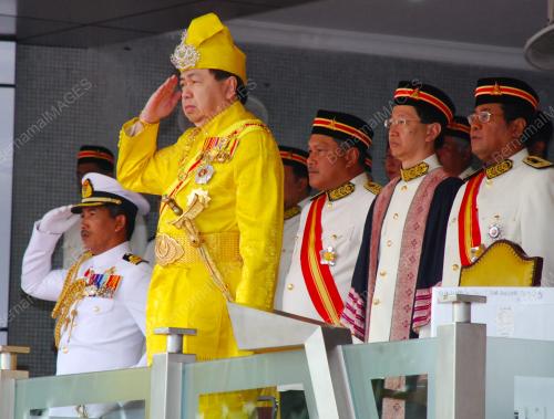 SULTAN SHARAFUDDIN IDRIS SHAH