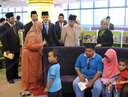 SULTAN SHARAFUDDIN IDRIS SHAH