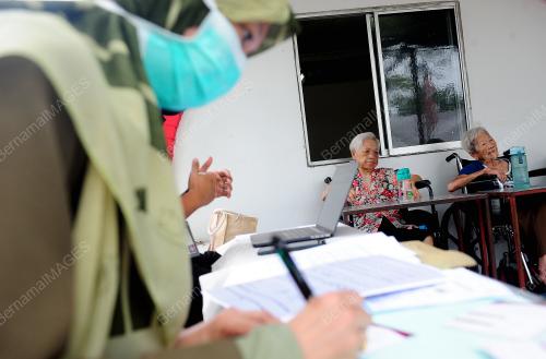 SUNTIKAN VAKSIN COVID-19 DI RUMAH ORANG TUA KLANG
