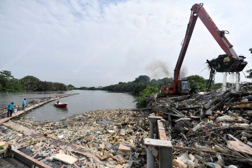 PENGASINGAN SISA SAMPAH SUNGAI KLANG